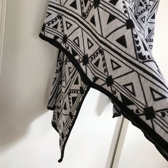 I’m in love with Derek S open poncho sleev… - Picture 6 of 6